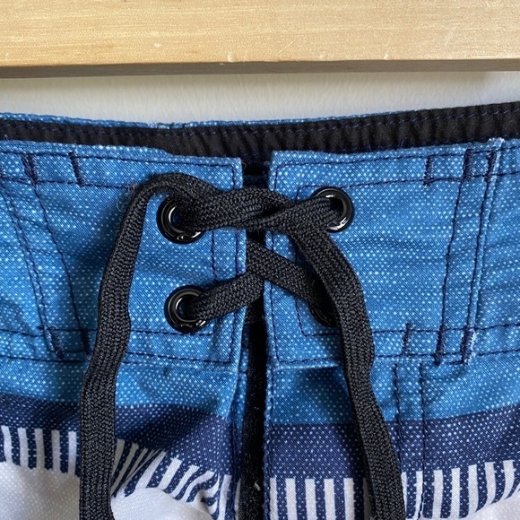 O'Neill Men's Blue Red White Board Shorts Size 32 - Picture 3 of 13